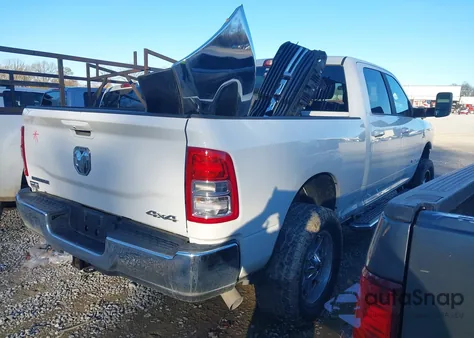 2021 Ram 2500 Big Horn 4X4 6'4 Box z USA, uszkodzony, nr VIN 3C6UR5DL1MG554827